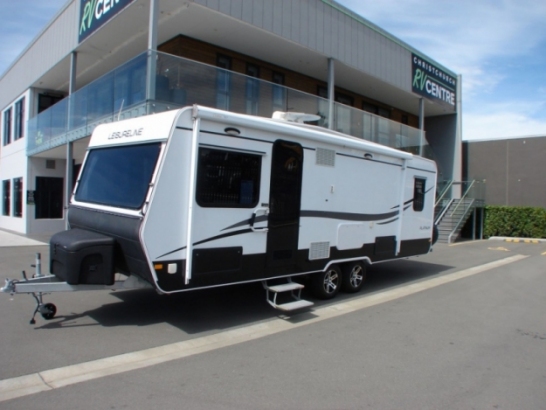 Leisure Line - Platinum - 724 SE - Walk Around Bed